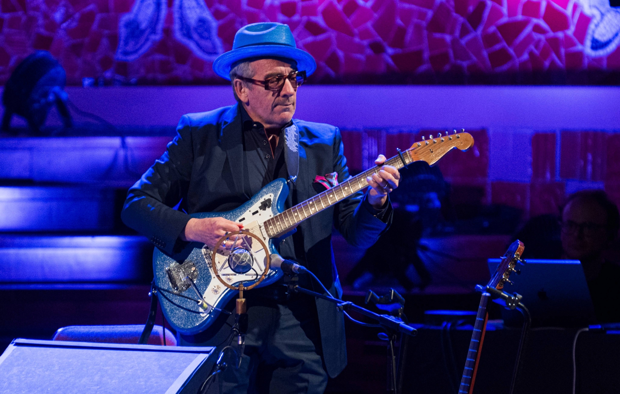 Elvis Costello & The Imposters avec Charlie Sexton ajoutent plus de dates au Royaume-Uni et en Europe à la tournée des premières chansons de 2026 « Radio Soul »