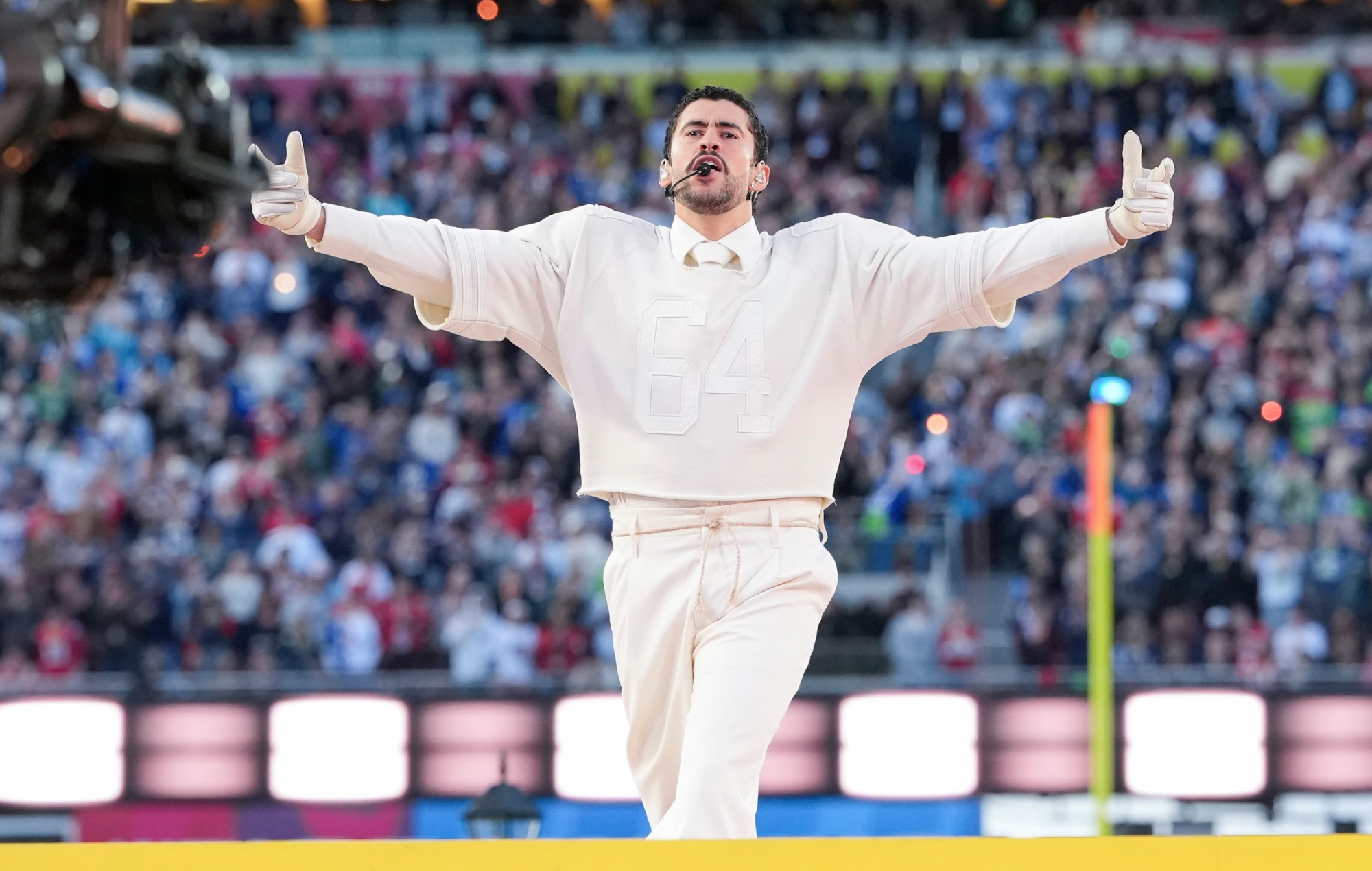 L'émission de mi-temps de Bad Bunny se classe au quatrième rang de l'histoire du Super Bowl alors que la star attire 128,2 millions de téléspectateurs