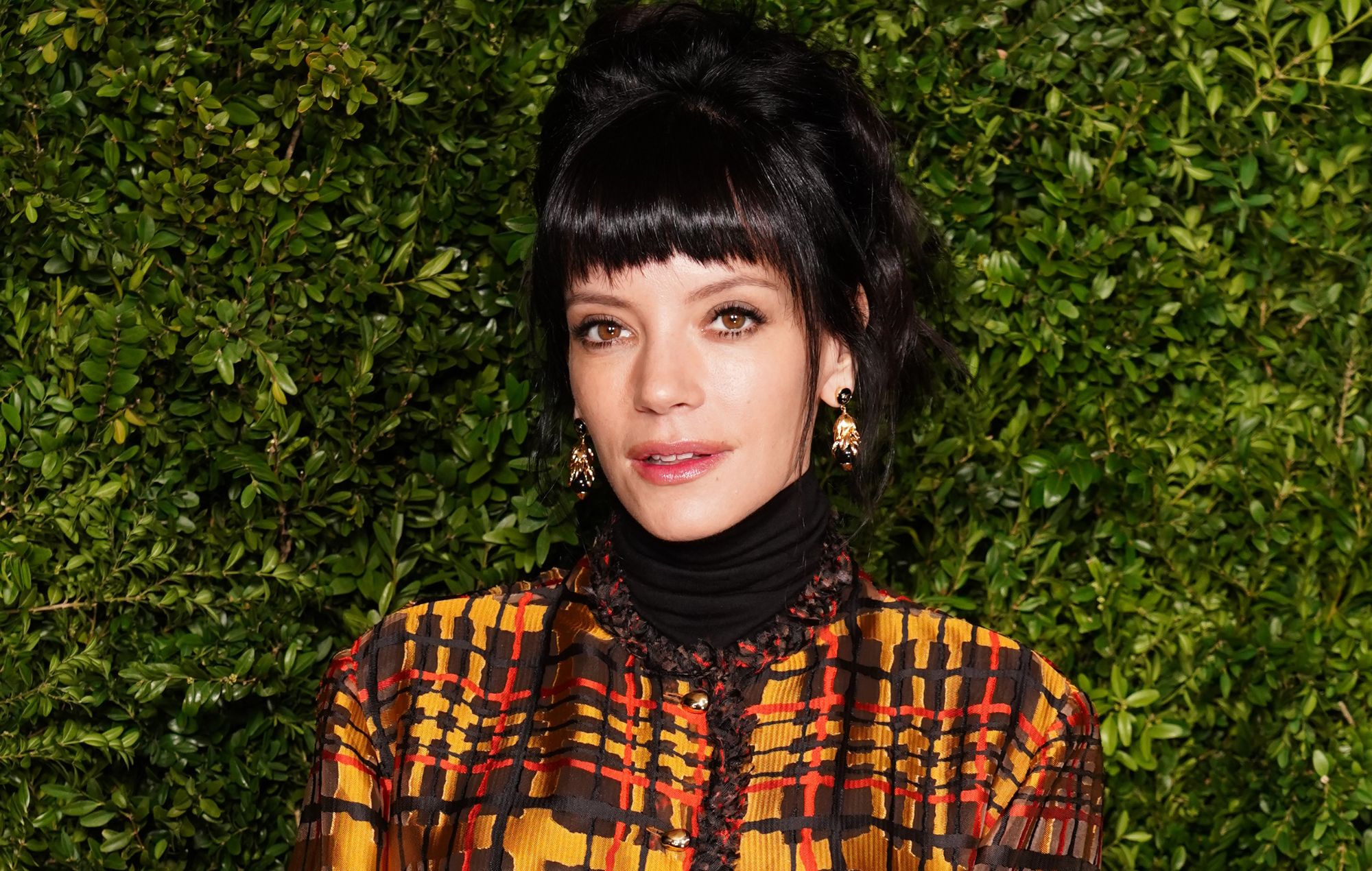 Lily Allen confirme sa relation avec l'arrière-arrière-petit-fils de Sigmund Freud, Jonah, après avoir écrit un album sur la séparation de David Harbour