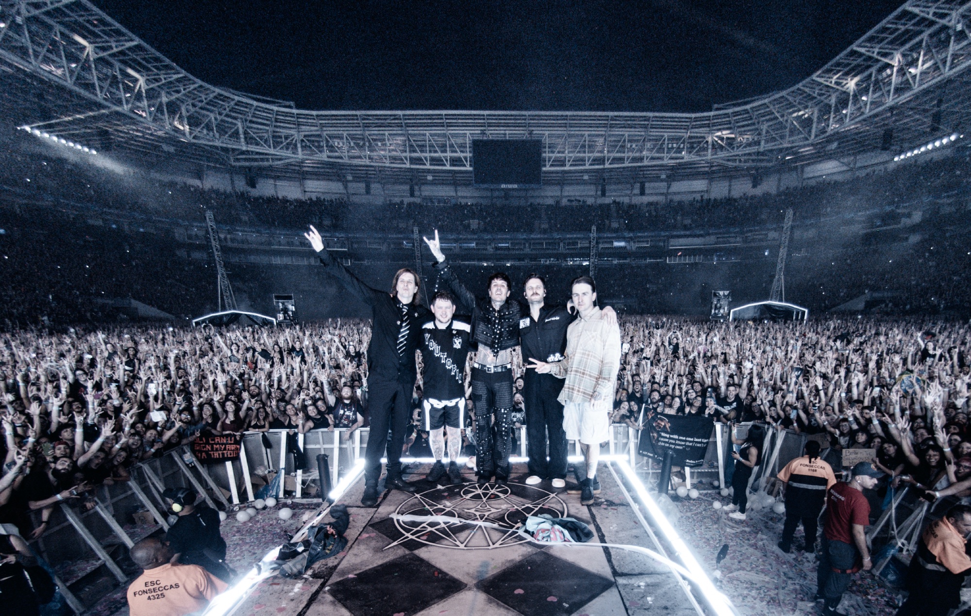Regardez Bring Me The Horizon lancer « DArkSide » alors qu'ils partagent les sept premières minutes du film « LIVE In São Paulo »