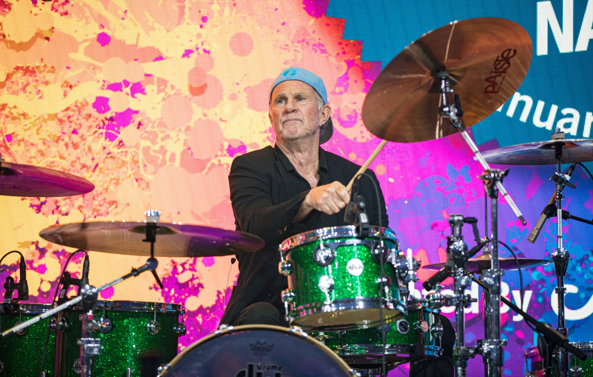 Regardez Chad Smith des Red Hot Chili Peppers surprendre les élèves de batterie en tant que professeur suppléant