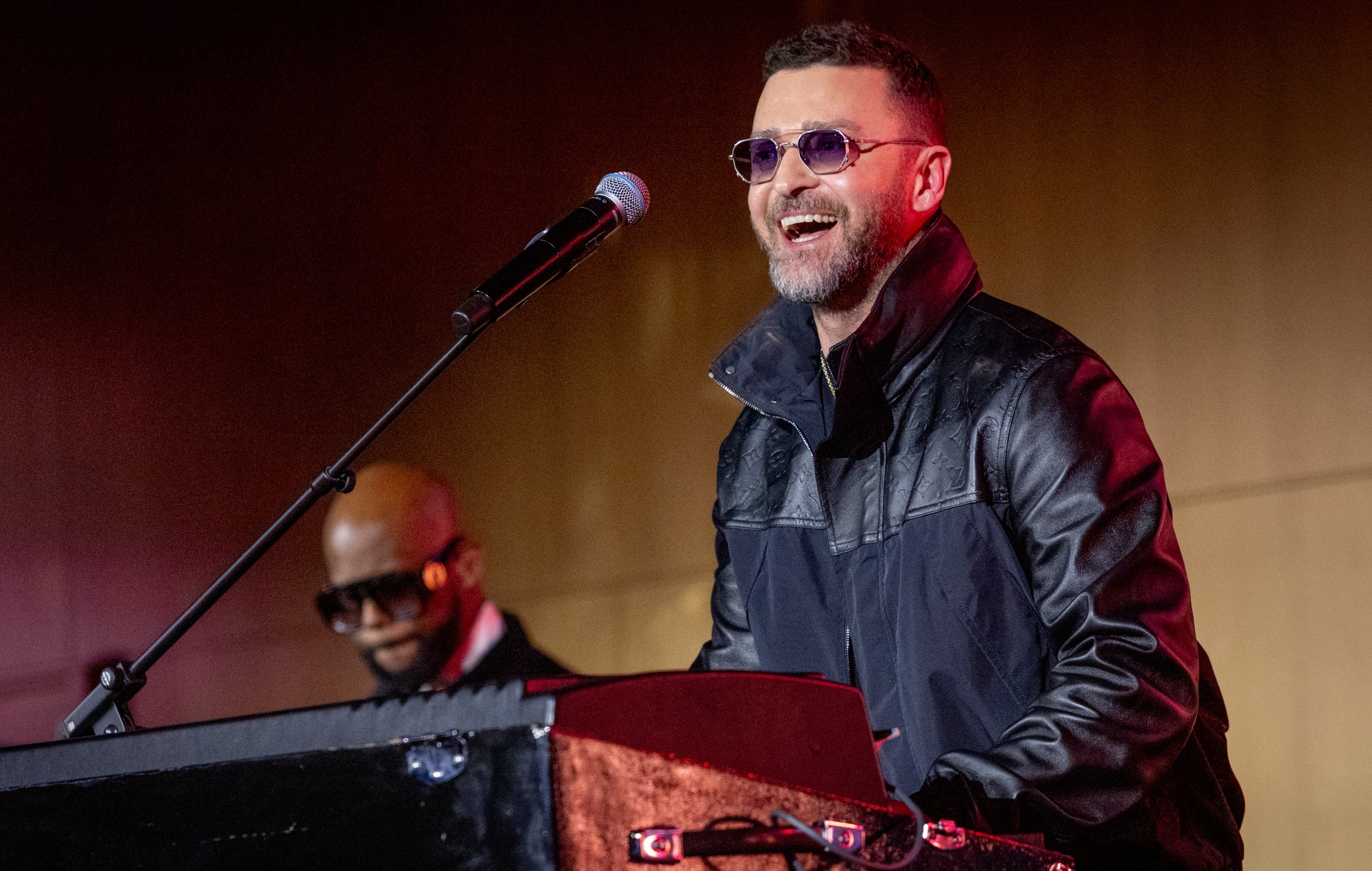 Regardez Justin Timberlake revenir sur scène pour sa première représentation depuis qu'il a partagé son diagnostic de la maladie de Lyme.