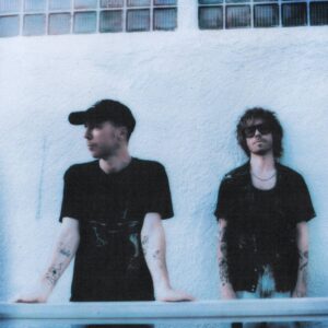 Martin Doherty et Jonny Scott de Chvrches annoncent leur premier album intitulé The Leaving : « Ultimate Buzz »