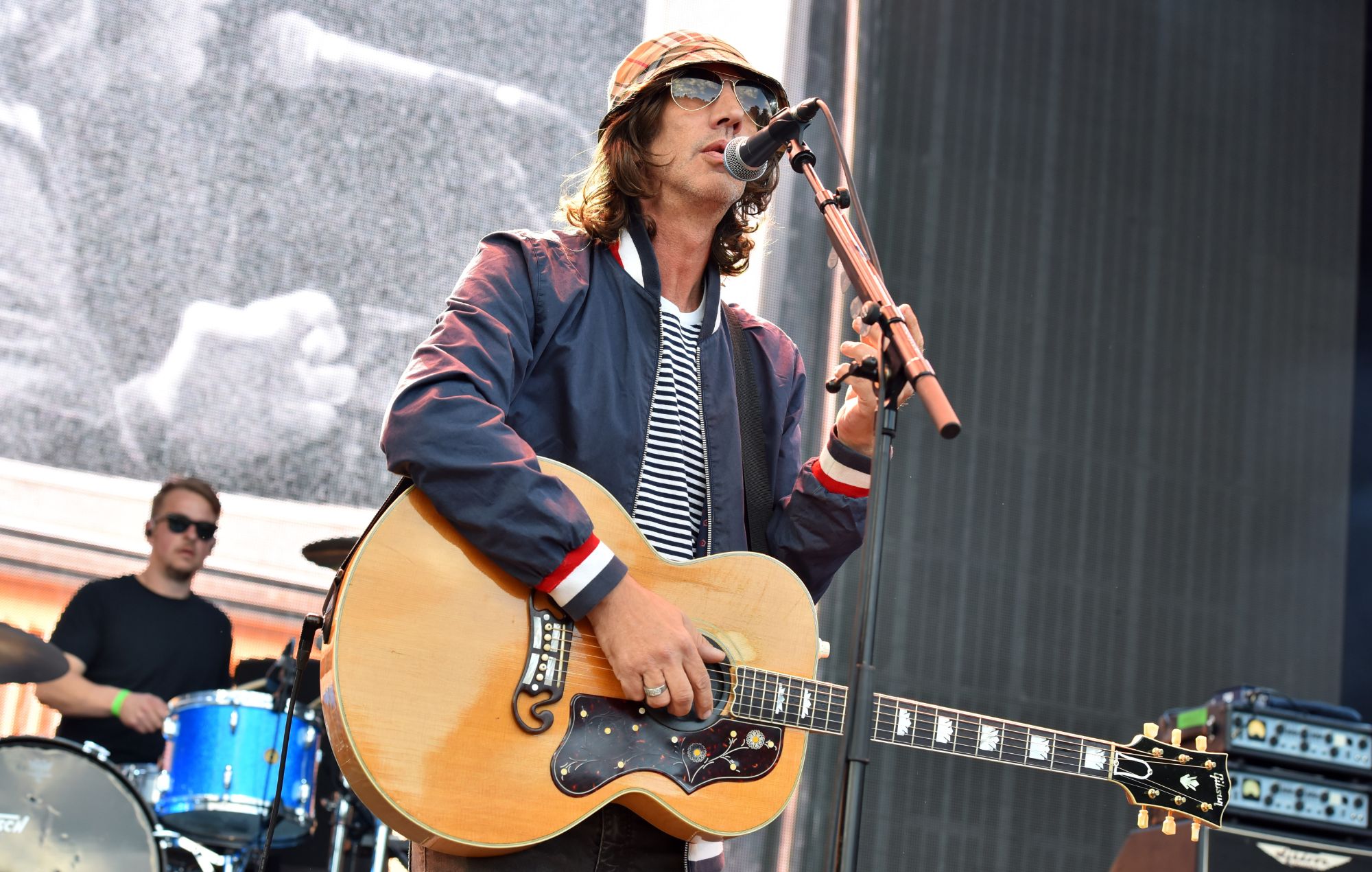Richard Ashcroft dédie des chansons à Liam Gallagher et au défunt chien Betsy au salon O2 de Londres alors qu'il lance la capsule de mode Sergio Tacchini x Modfather