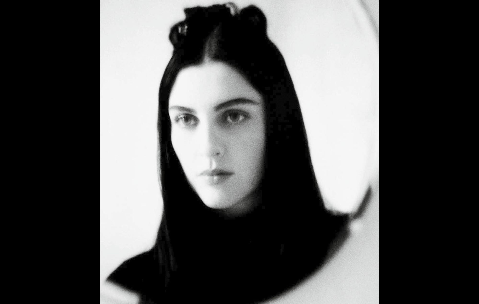 Nouveau livre pour présenter "un portrait lyrique de Susie Cave" avec des paroles de Nick Cave et des photos de Dominique Issermann