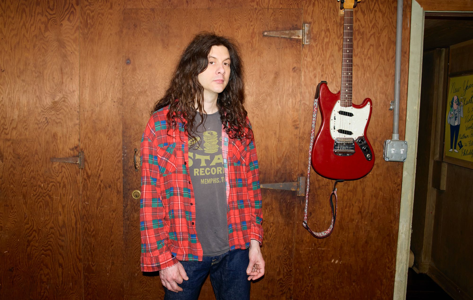 Kurt Vile annonce un nouvel album « Philadelphia's Been Good To Me » avec l'atmosphère « Chance To Bleed » et une tournée en 2026 au Royaume-Uni, en Europe et en Amérique du Nord
