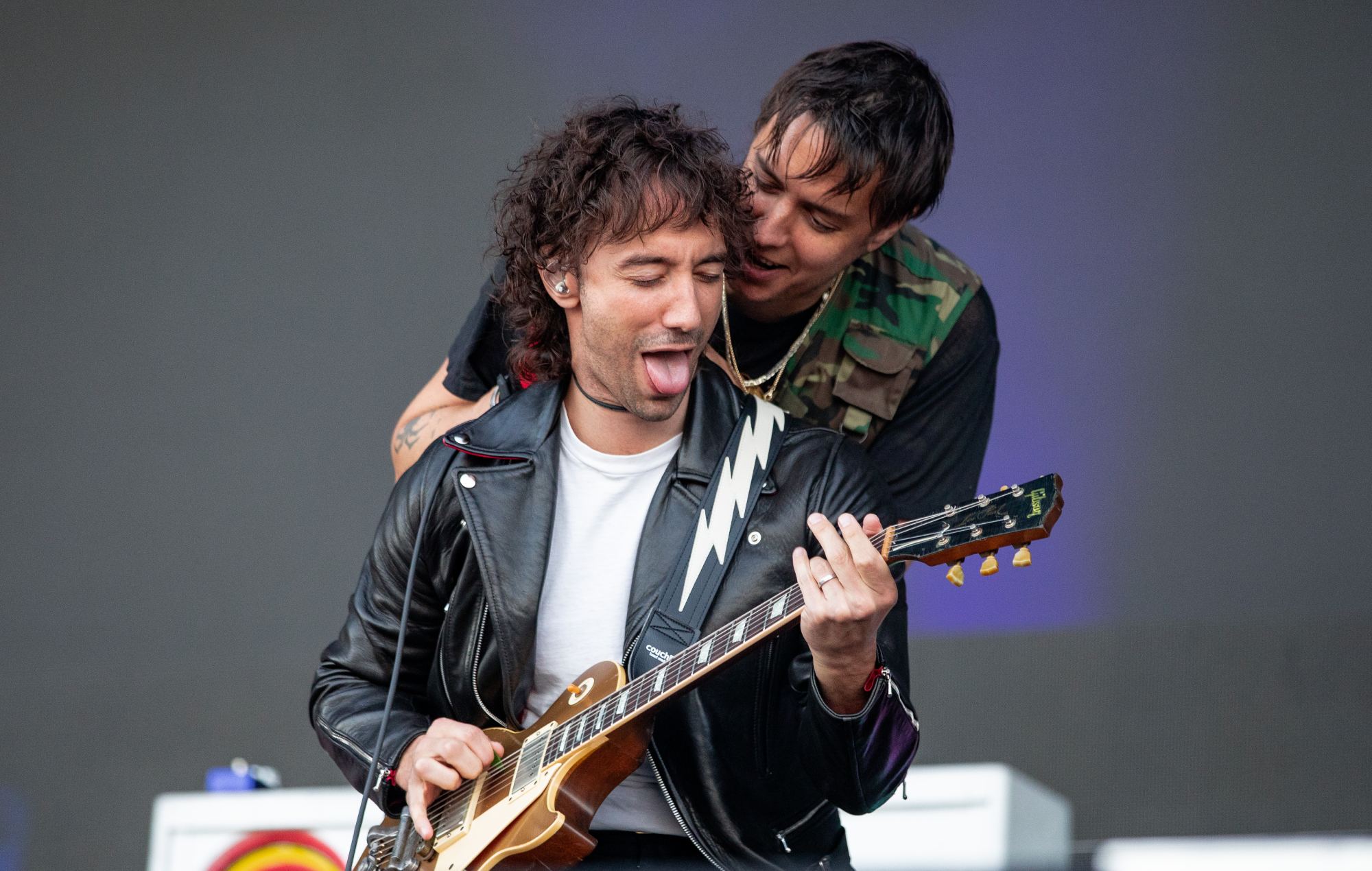 Les Strokes sortent officiellement « Going Shopping » et annoncent la date de sortie du nouvel album « Reality Awaits »