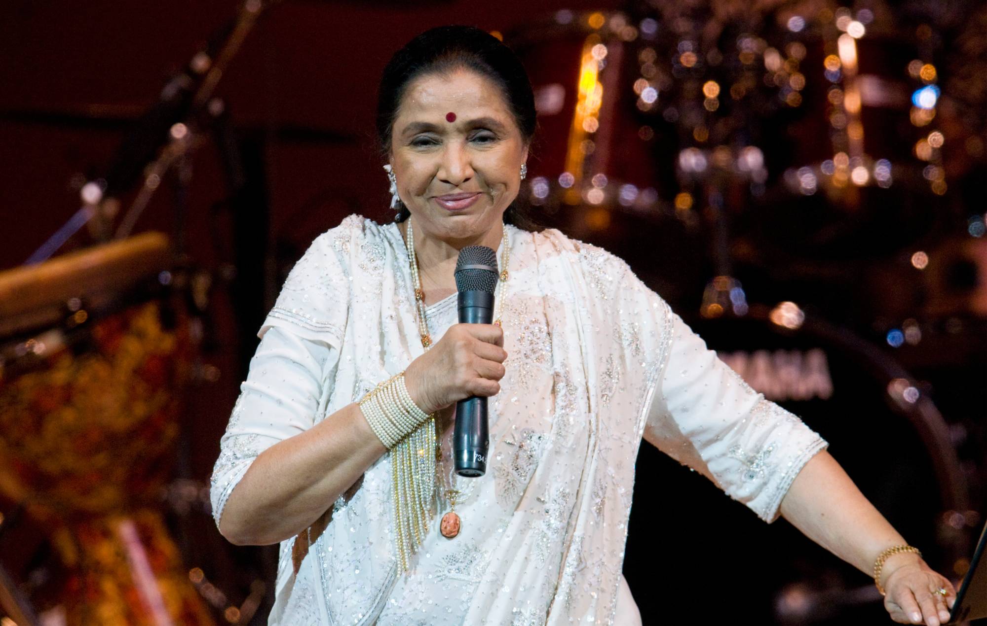 Asha Bhosle, chanteuse emblématique de Bollywood, est décédée à l'âge de 92 ans