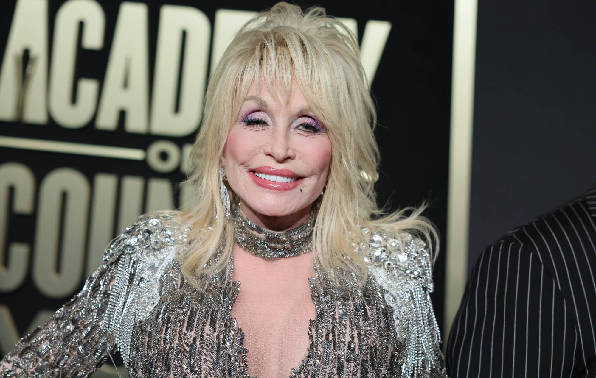 Dolly Parton fait don d'une somme « générationnelle et transformationnelle » à un hôpital pour enfants