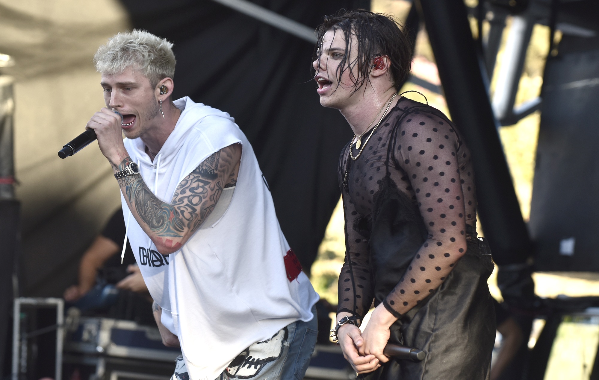 MGK qualifie Yungblud de « branleur prêcheur à la cuillère d'argent » et lui dit de « fermer sa gueule »