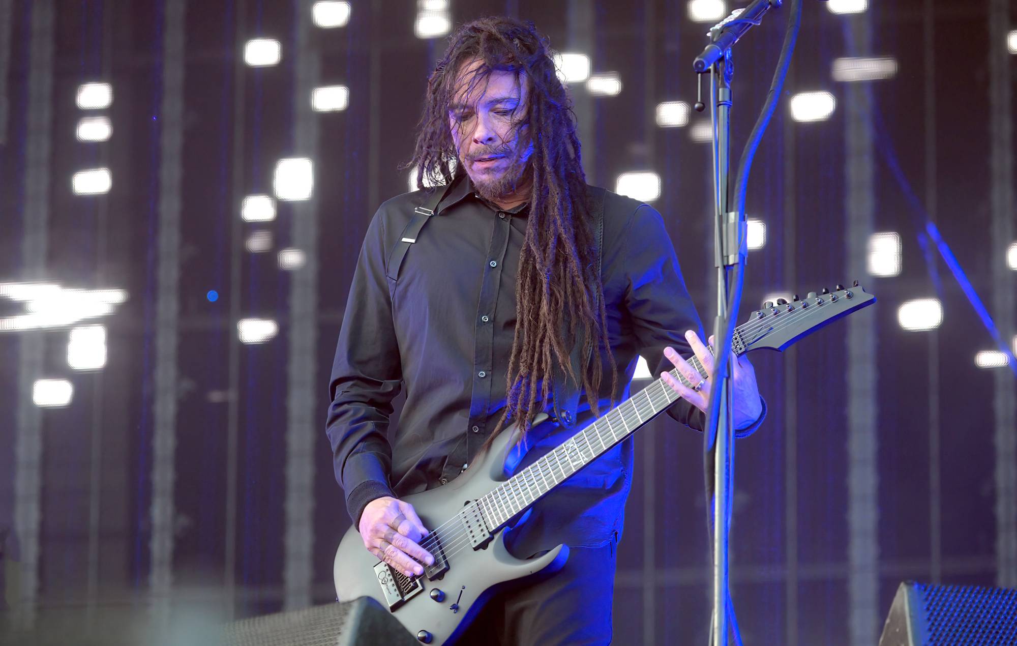 Munky de KoRn dit que le groupe a écrit 40 chansons pour le nouvel album et explique le départ du bassiste Fieldy