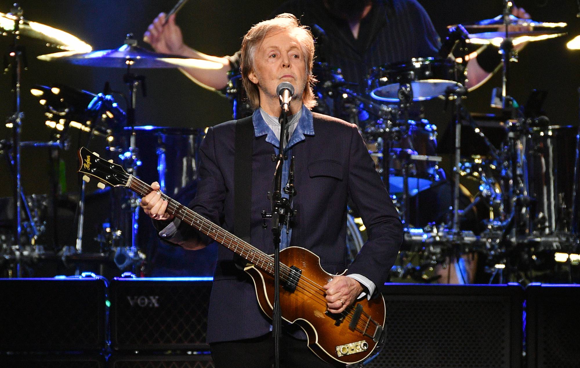 Paul McCartney clôt le dernier épisode de "Colbert" avec une performance surprise de "Hello, Goodbye"