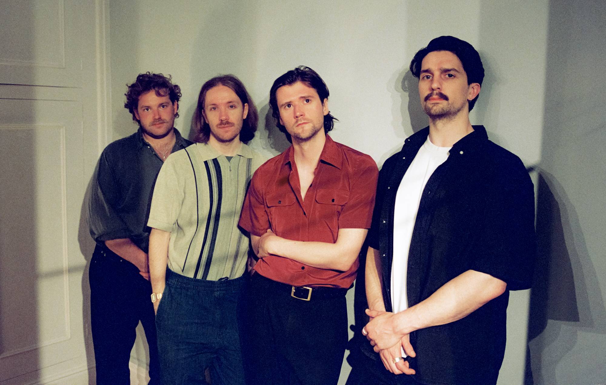 Do Nothing annonce le nouvel album 'Friend World' avec le single mélancolique 'Stars'