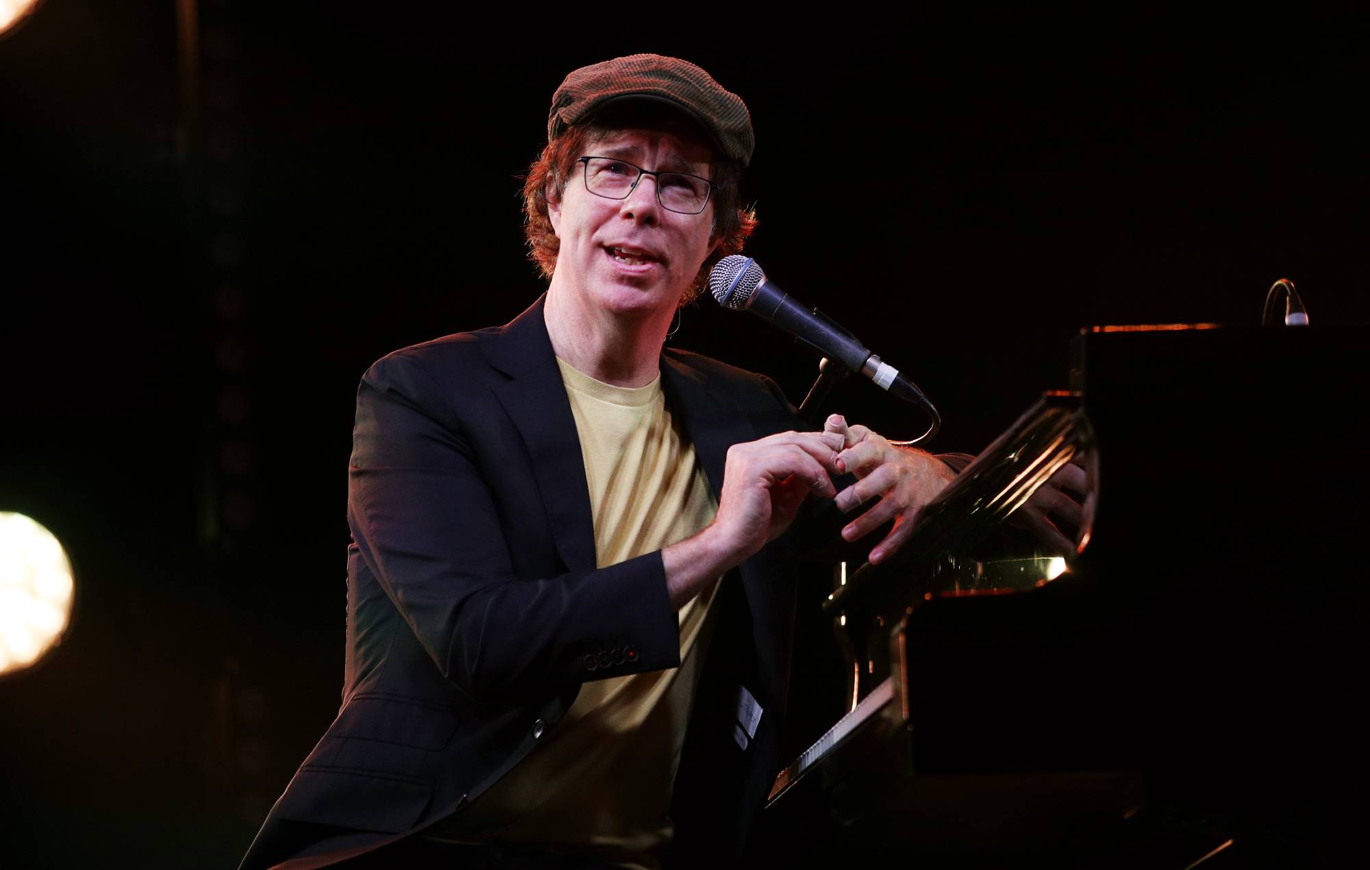 Ben Folds écrit une lettre ouverte pour rallier le soutien à l'Orchestre Symphonique National alors que le nom de Trump est retiré du Kennedy Center