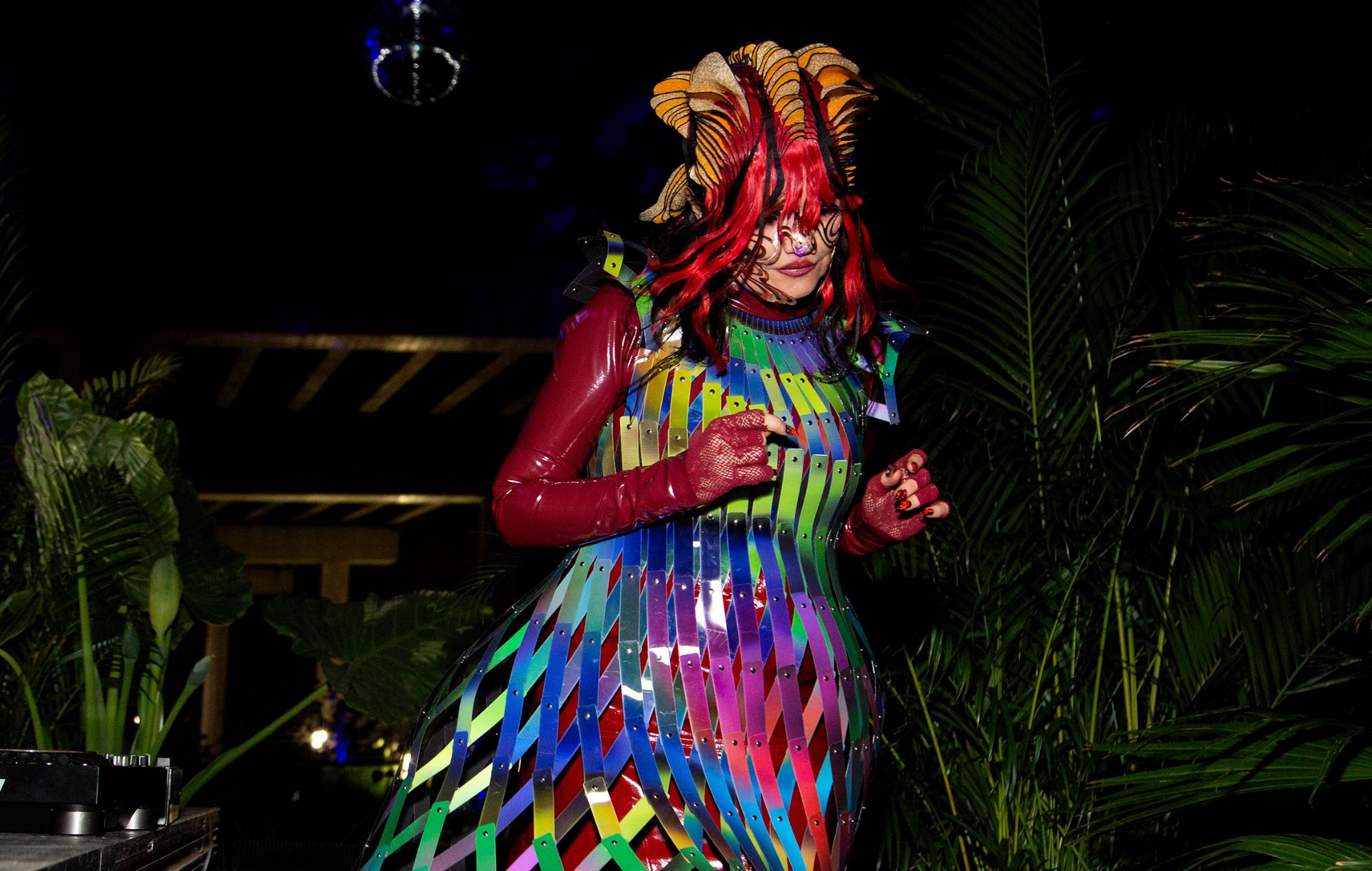 Björk présente sa nouvelle chanson "Nerve Bloom" avec des visuels époustouflants lors de l'ouverture de l'exposition Echolalia