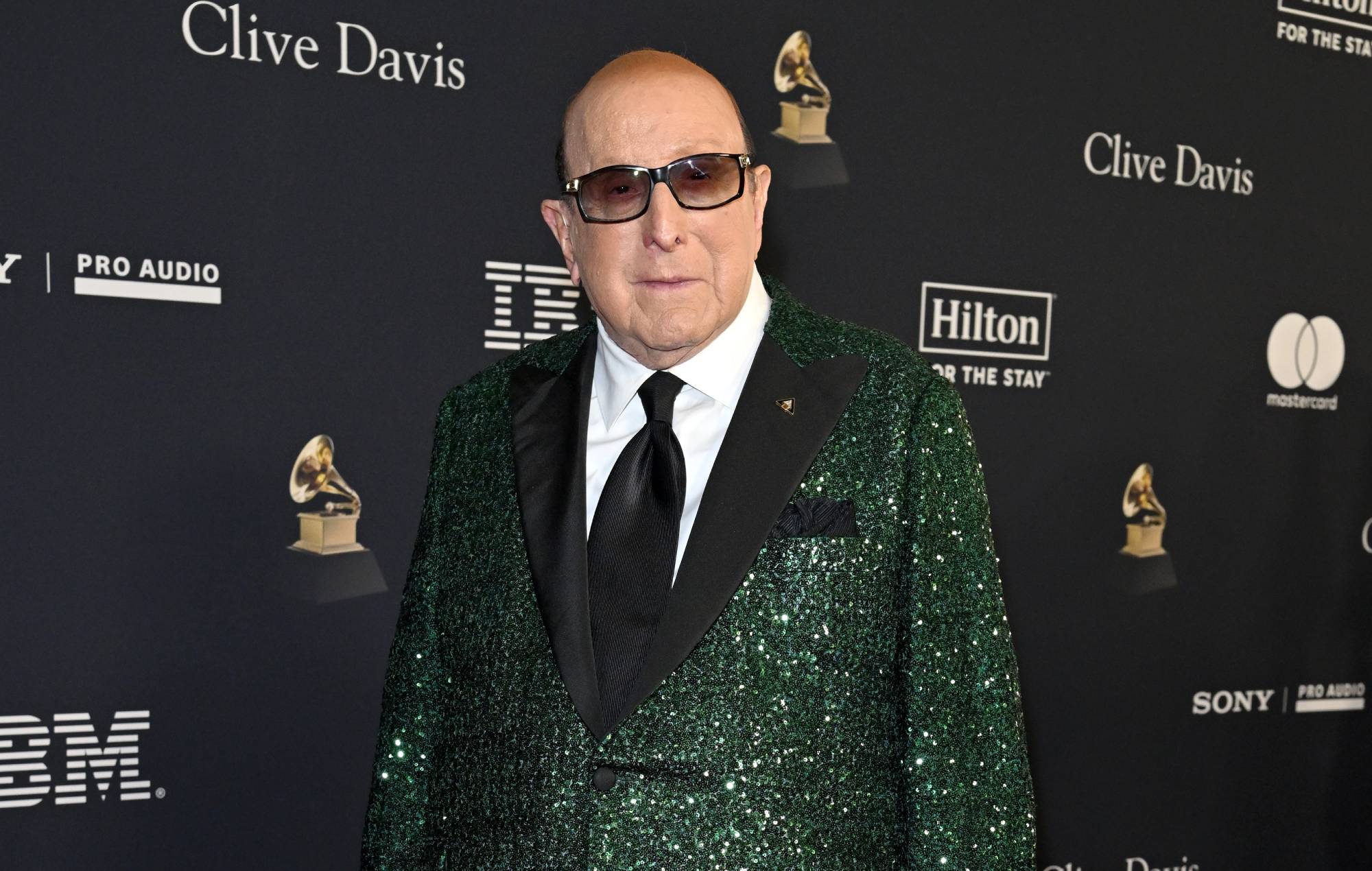 Clive Davis, magnat de la musique derrière Whitney Houston et Bruce Springsteen, est décédé à l'âge de 94 ans