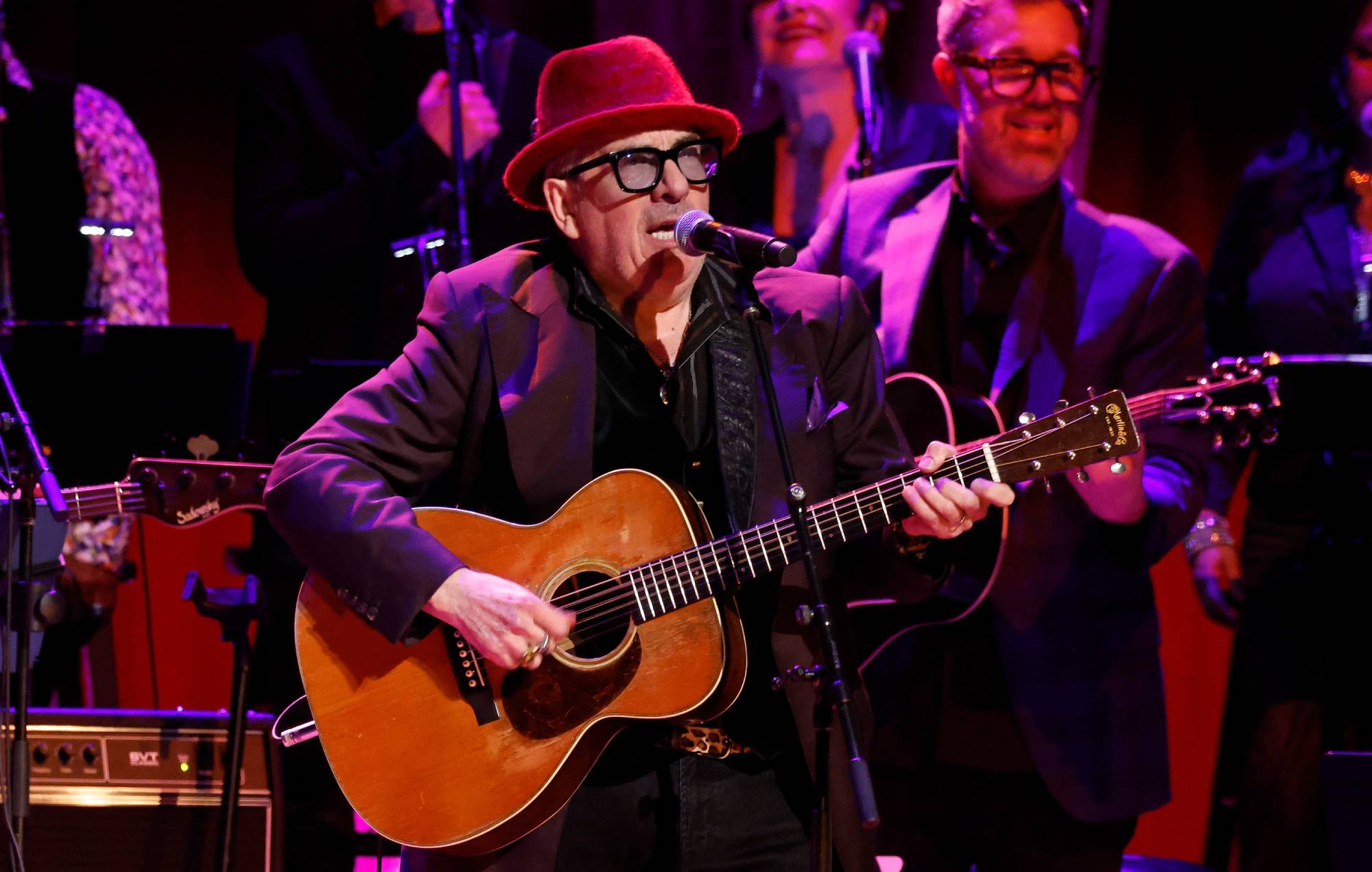Elvis Costello à propos de la suppression du mot N de "Oliver's Army" : "Les gens disaient 'C'est réveillé'. Eh bien, allez vous faire foutre"