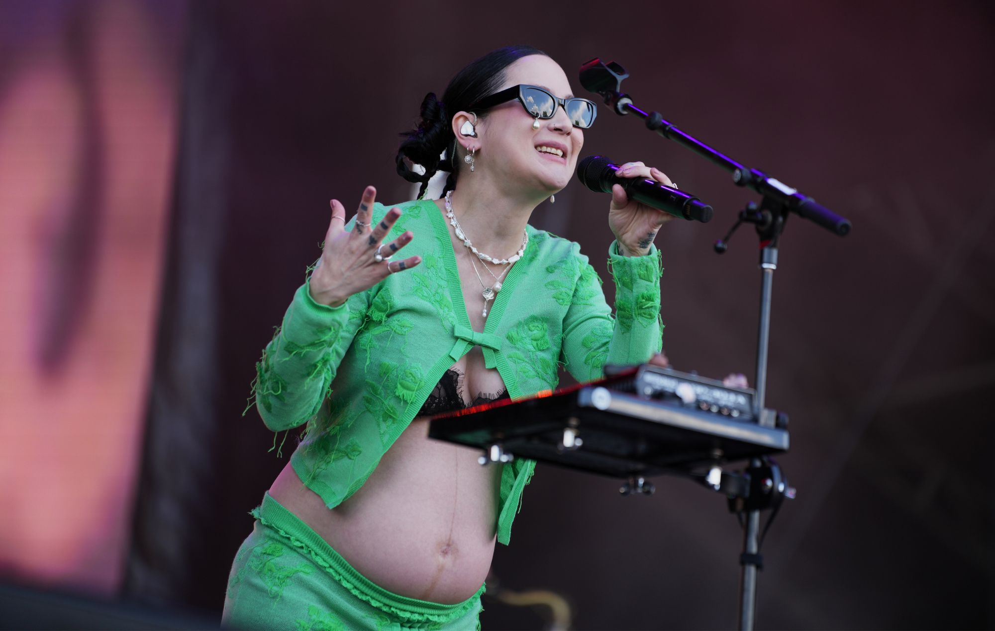 Japanese Breakfast fait ses débuts avec un baby bump sur le plateau du Governor's Ball 2026 : "Jpreggie !"