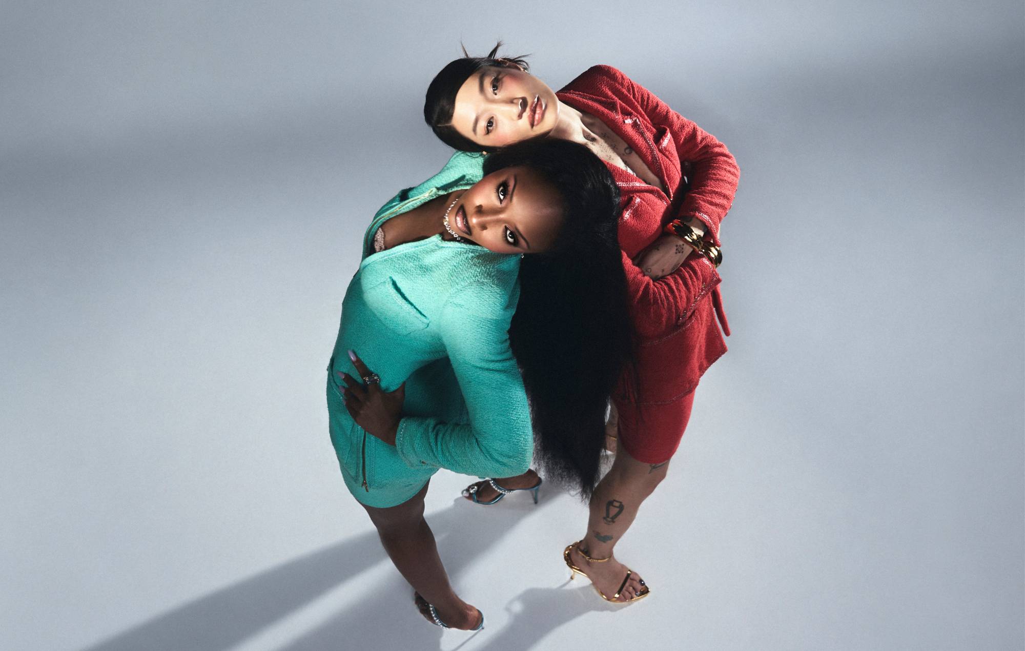 Peggy Gou exploite « l'énergie inspirante de l'été » pour le single contagieux « Wo,man » avec Ayra Starr