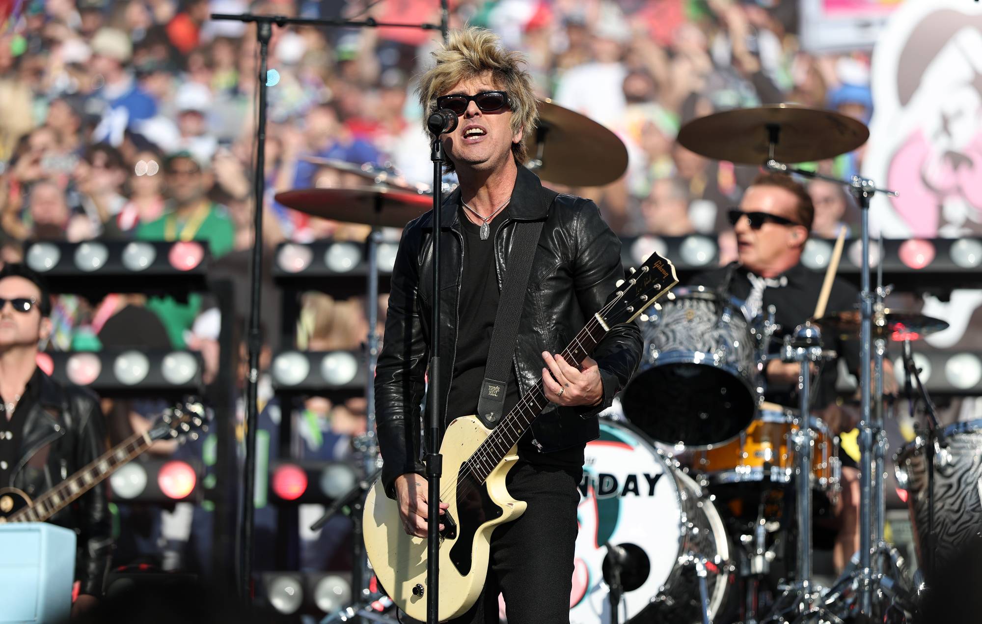 Regardez Green Day inspirer un jeune groupe à prendre la route dans la nouvelle bande-annonce complète de la comédie rauque "Nimrods"