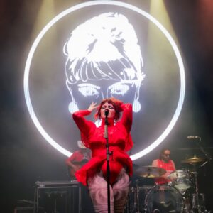 Robbie Williams rejoint le CMAT sur scène lors de la deuxième journée du Bilbao BBK Live 2026
