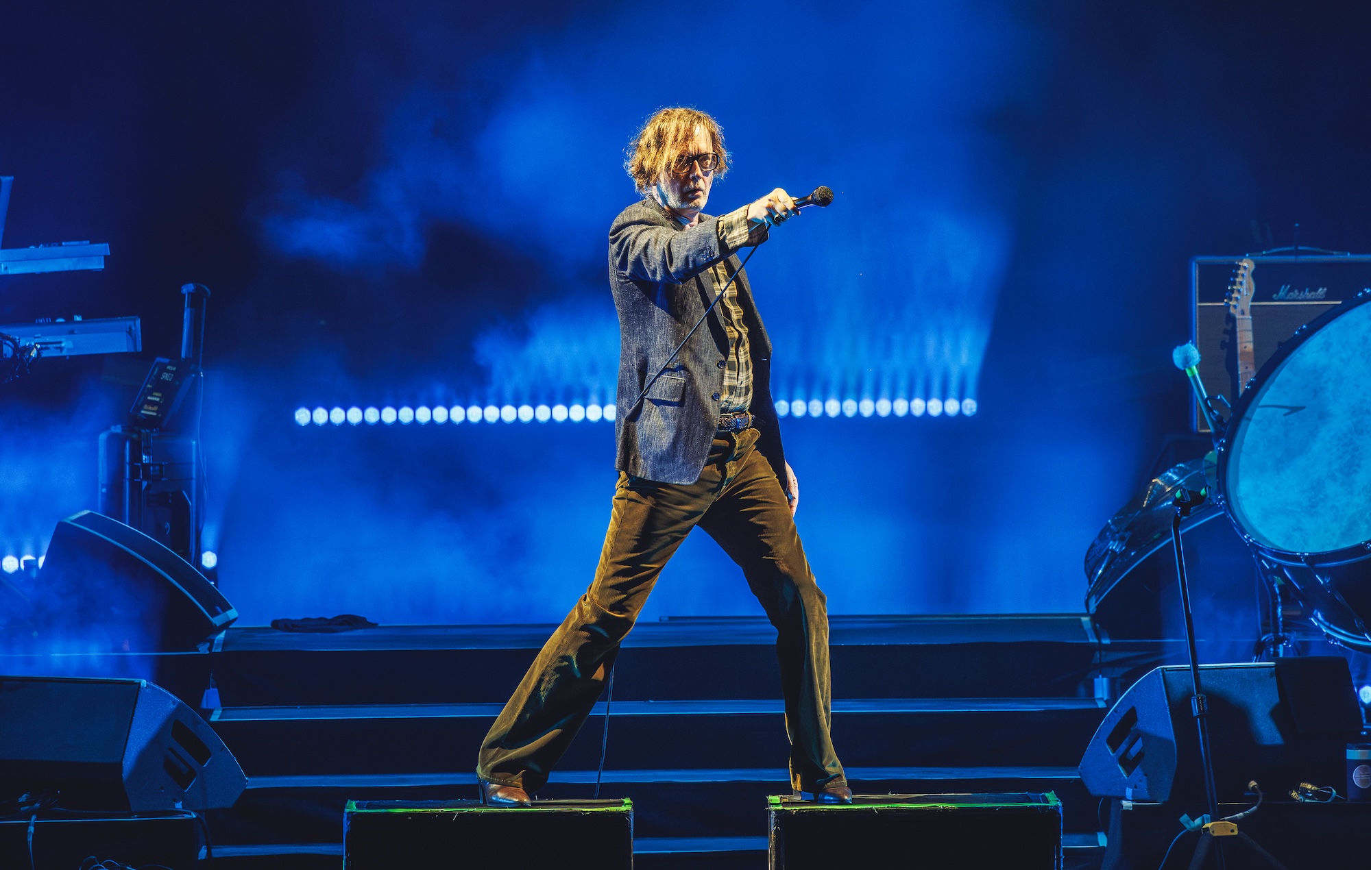 Regardez le moment où Pulp joue « Common People » à Mad Cool 2026 alors que les fans anglais célèbrent leur victoire contre la Norvège