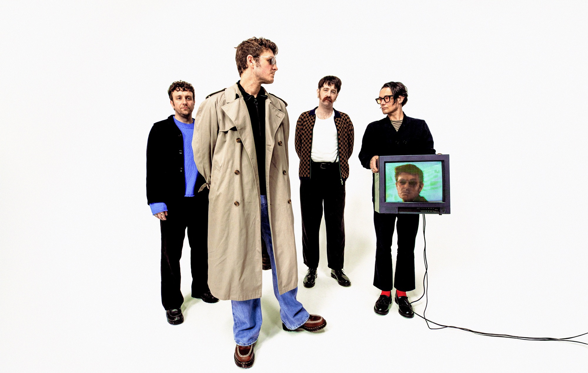 Yard Act – Critique de « You're Gonna Need A Little Music » : les gars de Leeds se concentrent sur leur vraie forme