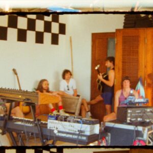 The Strokes – Critique de « Reality Awaits » : sur une forme ludique et puissante