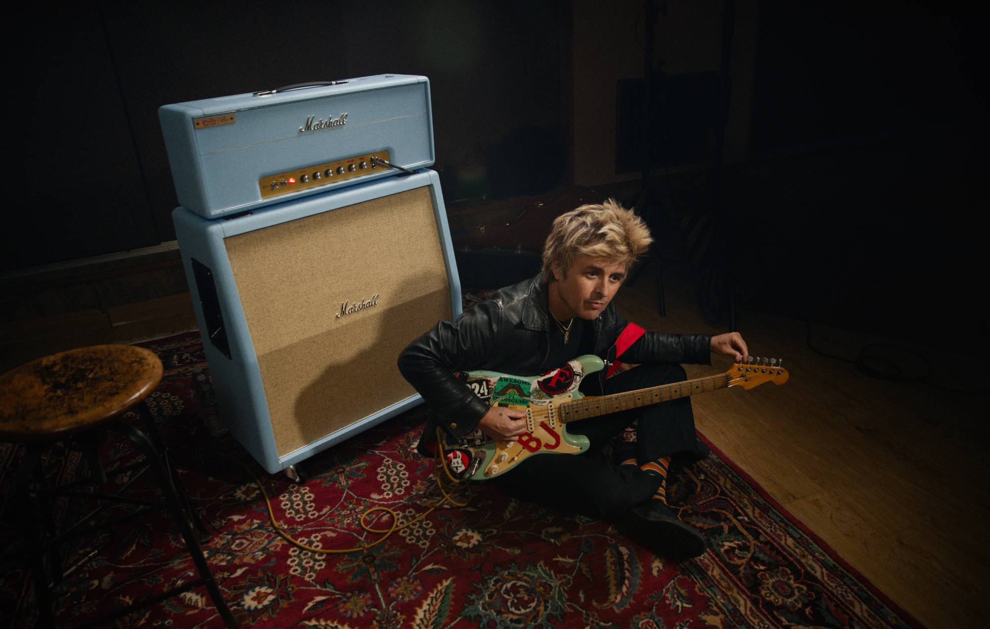 Billie Joe Armstrong de Green Day annonce une guitare Epiphone Radiant Red Les Paul Junior en édition limitée et un ampli Marshall Artist Signature