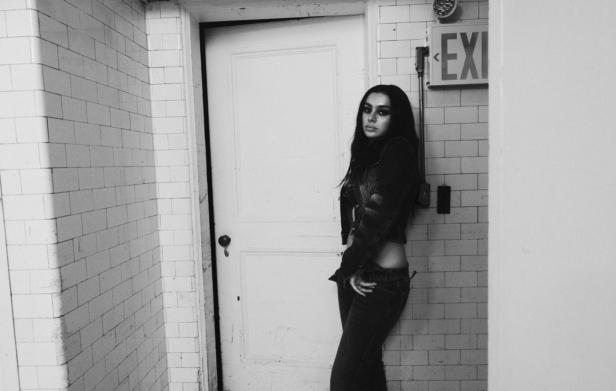 Charli XCX – Critique « Musique, Mode, Film » : un instantané de la célébrité d'un véritable artiste moderne