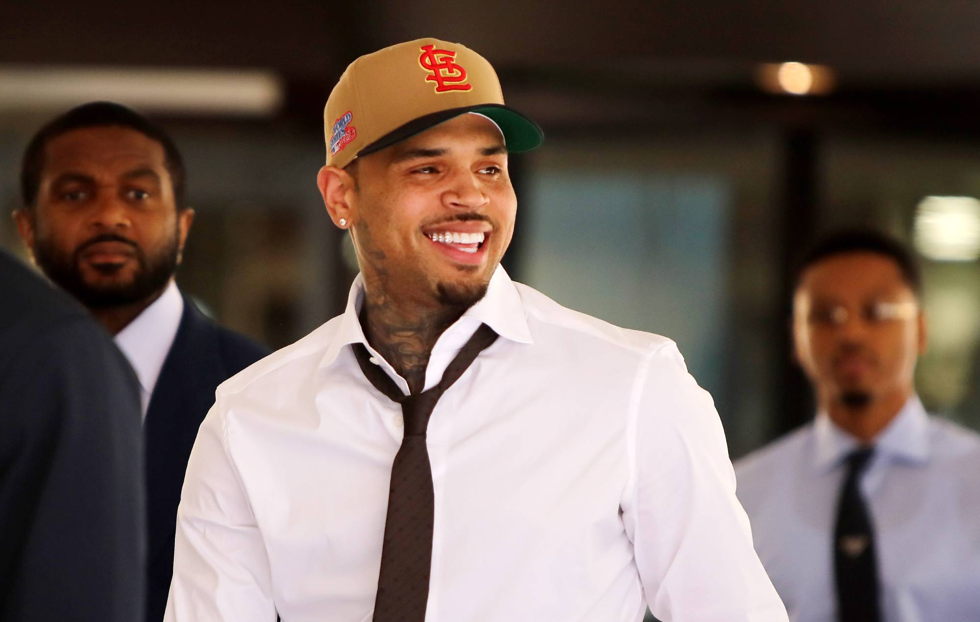 Chris Brown plaide coupable dans une bagarre suite à l'attaque d'une bouteille dans une discothèque de Londres