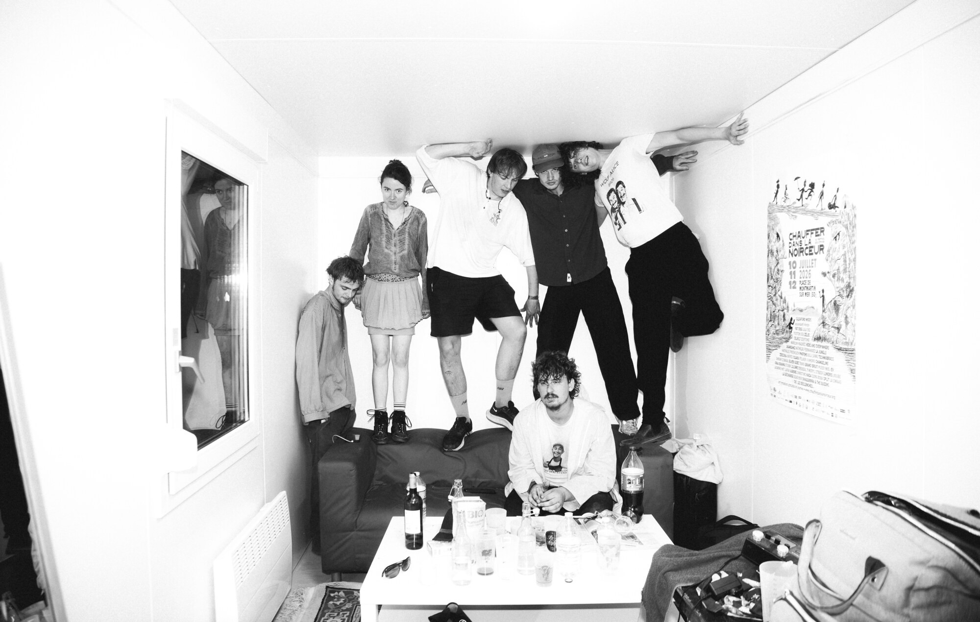 Fat Dog dresse le portrait de "deux putains de fous qui se disputent constamment" sur son nouveau single maniaque "Shit Love"