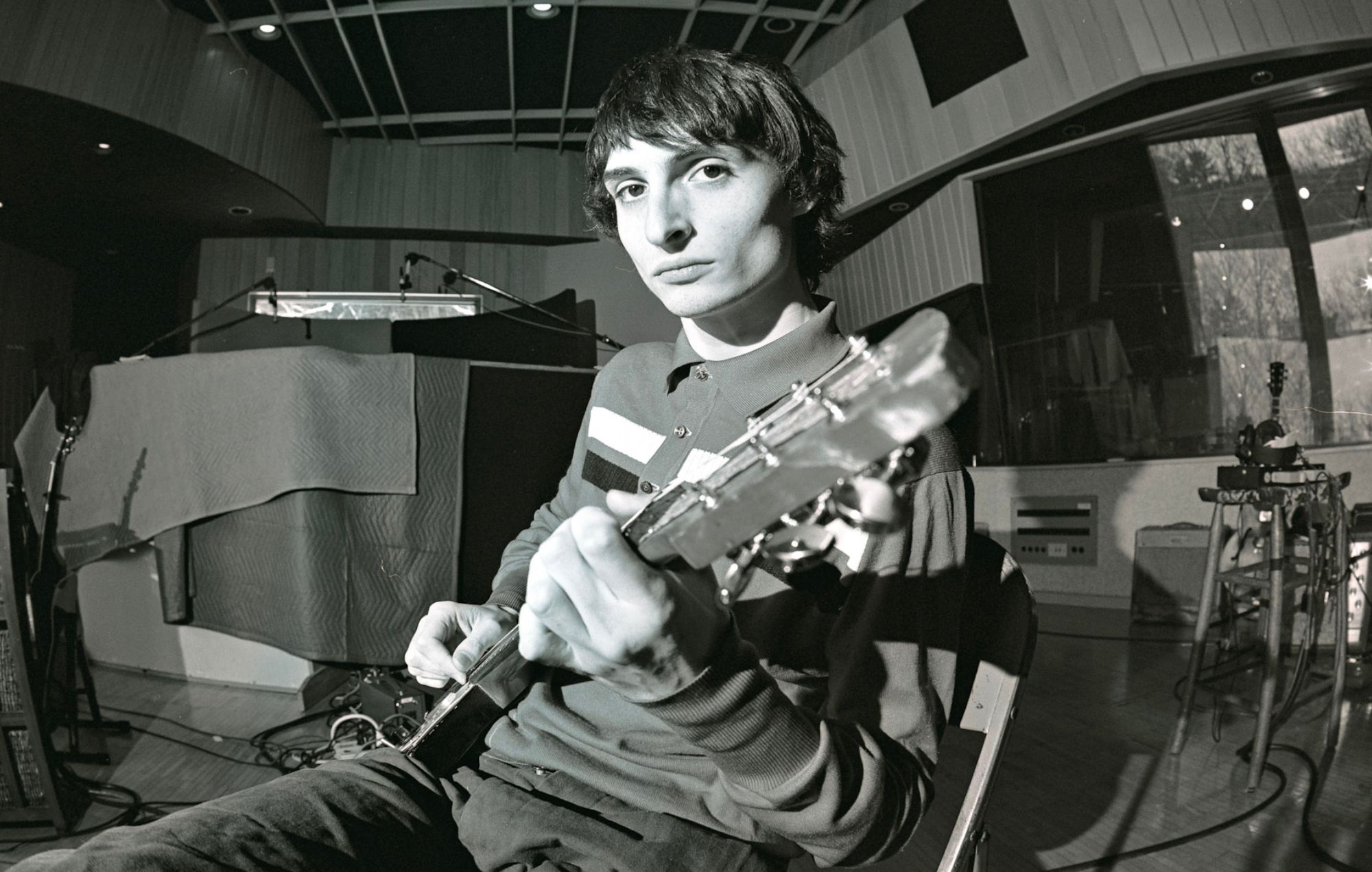 Finn Wolfhard partage le point sur le biopic The Replacements sur lequel il travaille avec son père