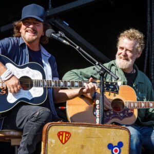 Glen Hansard a récemment parlé de sa puissante amitié avec Eddie Vedder de Pearl Jam.