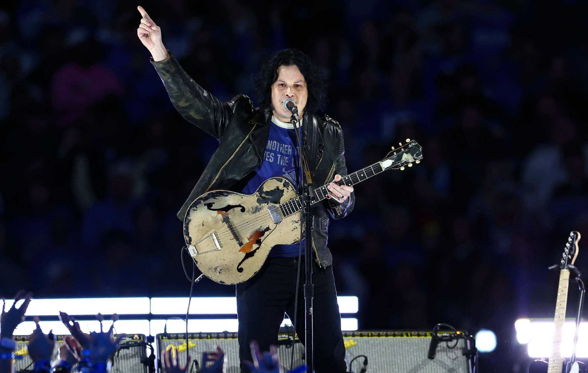 Regardez Jack White jouer trois chansons avec sa fille Scarlett à la basse à Brooklyn