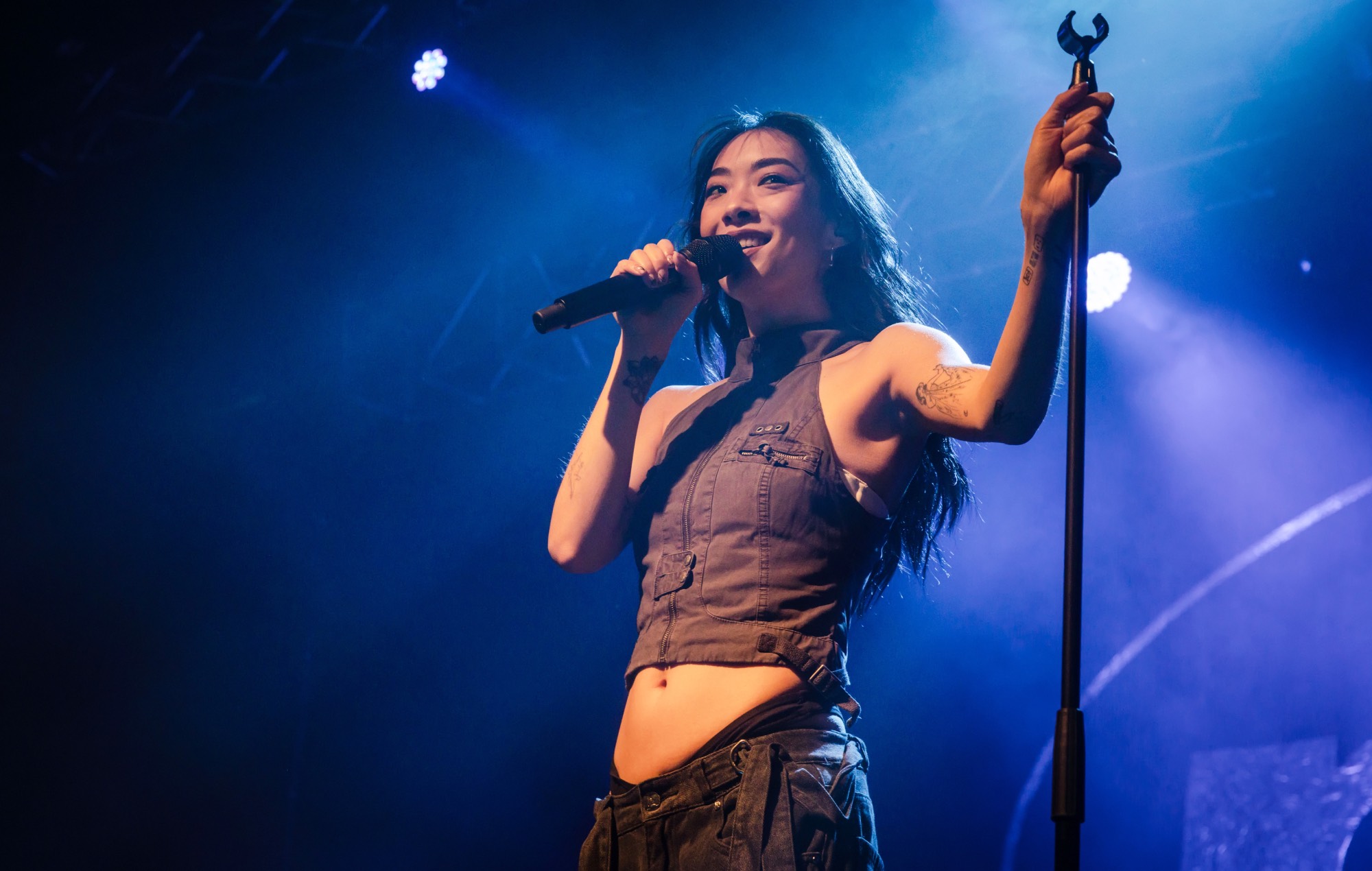Rina Sawayama révèle qu'elle a enregistré "40 ou 50" nouvelles chansons au cours des deux dernières années