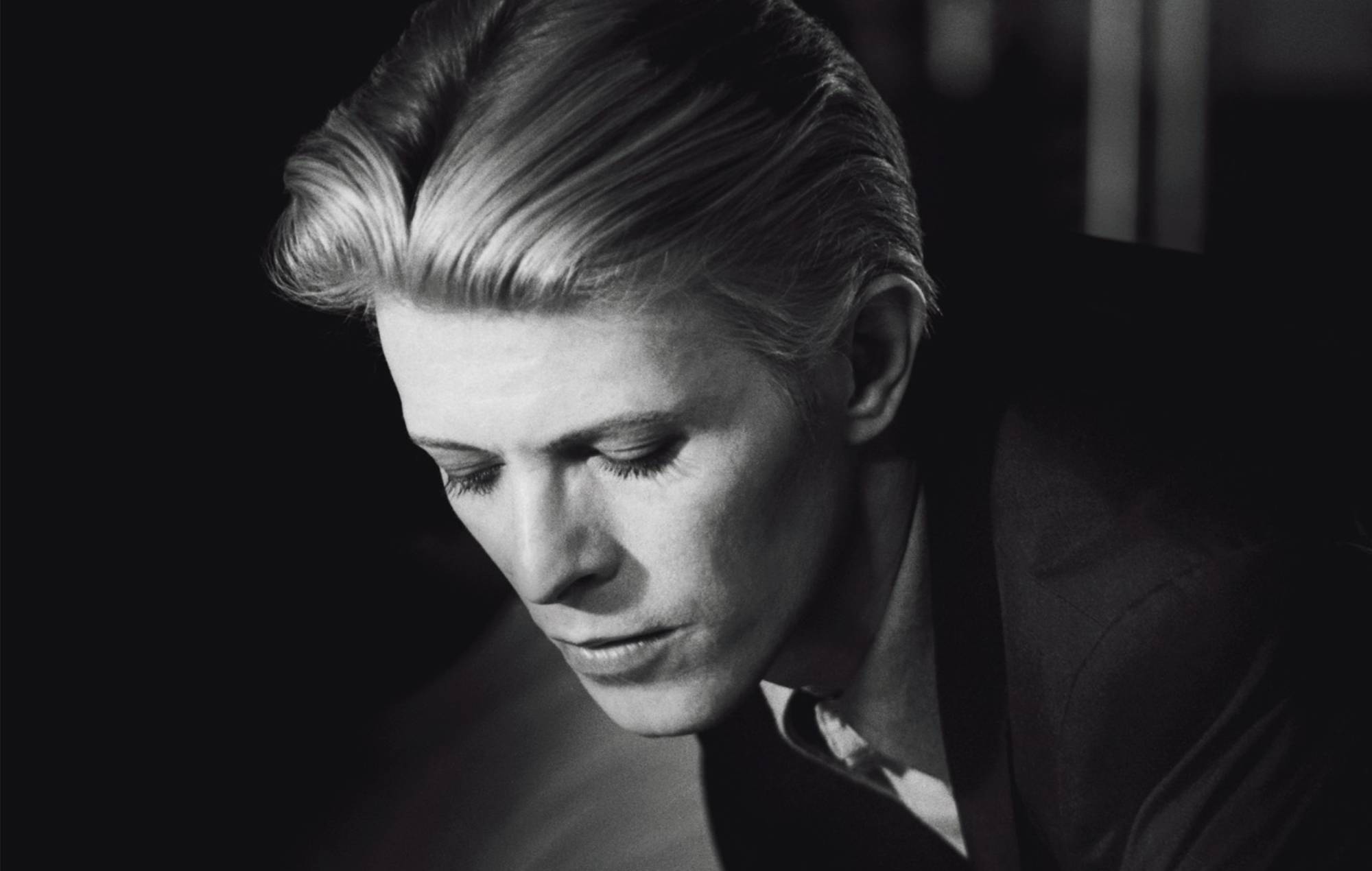 Spectacles en direct, lectures d'albums noirs et bien plus encore annoncés pour David Bowie Lightroom à Londres