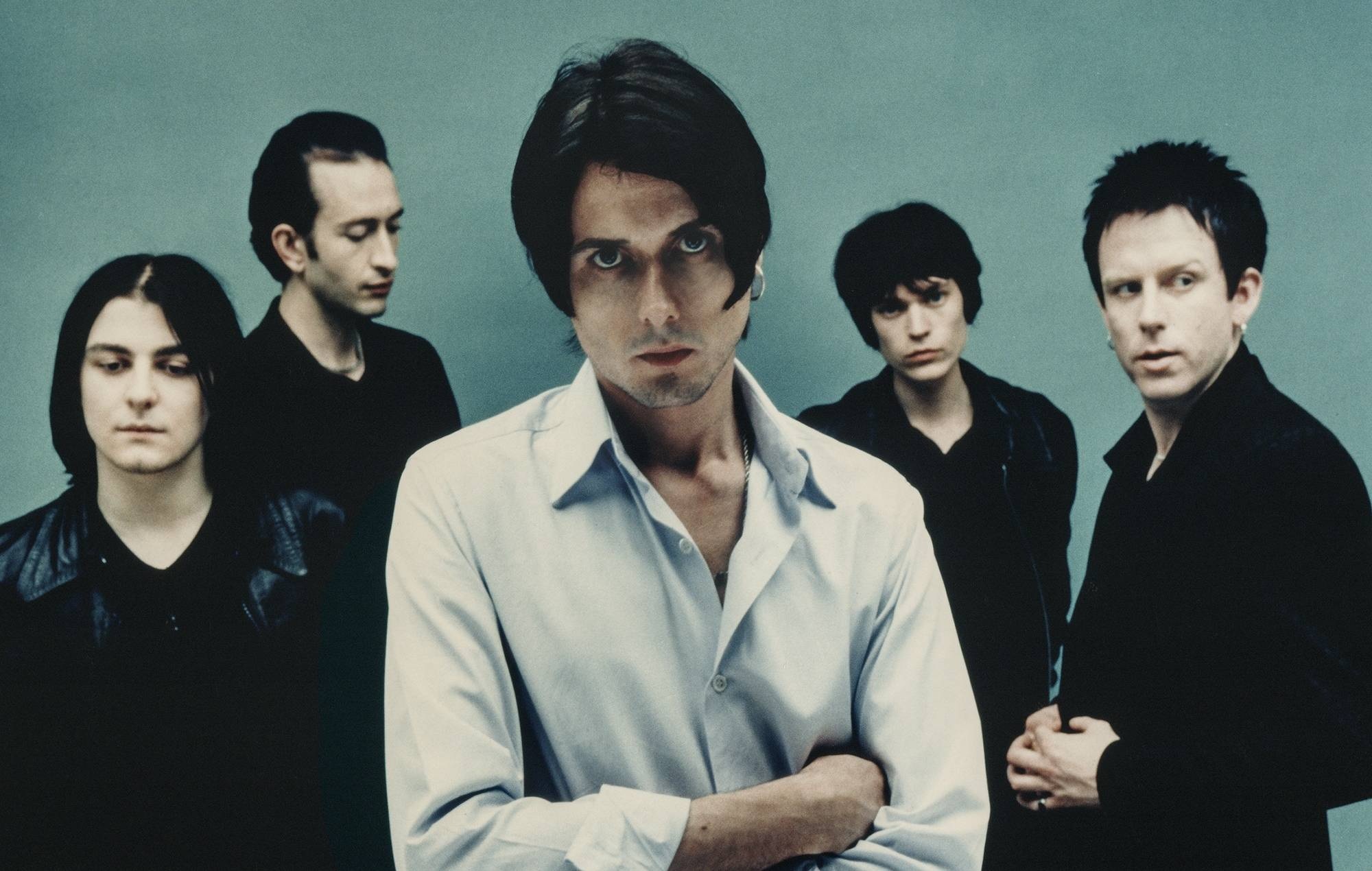 Suede annonce la réédition du 30e anniversaire de "Coming Up" ainsi qu'une collection de singles de 12 pouces