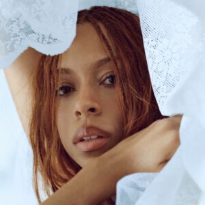 Ravyn Lenae – Critique de « Blue Island » : le prodige du R&B trouve son nouveau groove pop