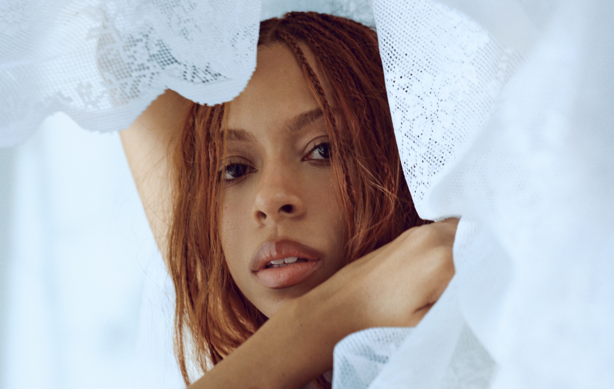 Ravyn Lenae – Critique de « Blue Island » : le prodige du R&B trouve son nouveau groove pop