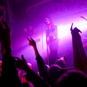 S'épanouit sur le côté « ludique » du sixième album alors qu'ils réfléchissent aux 10 ans de leurs débuts : « Se reposer sur nos lauriers n'a jamais été à l'ordre du jour »