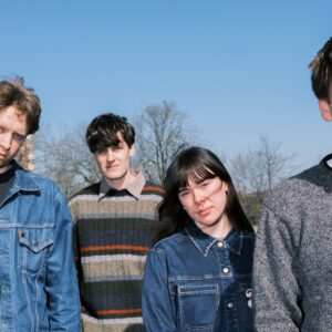Westside Cowboy – Critique de « It Goes On » : les nouveaux guitaristes de Manchester mettent un bras autour de votre épaule