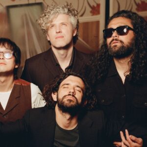 Gang of Youths parle d'entrer dans une nouvelle ère sur « Things Take Time » : « C'était comme une véritable rupture avec le passé »