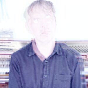 Sam Herlihy de Hope Of The States lance un nouveau single solo captivant « Insignificance » via un jeu d'aventure textuel