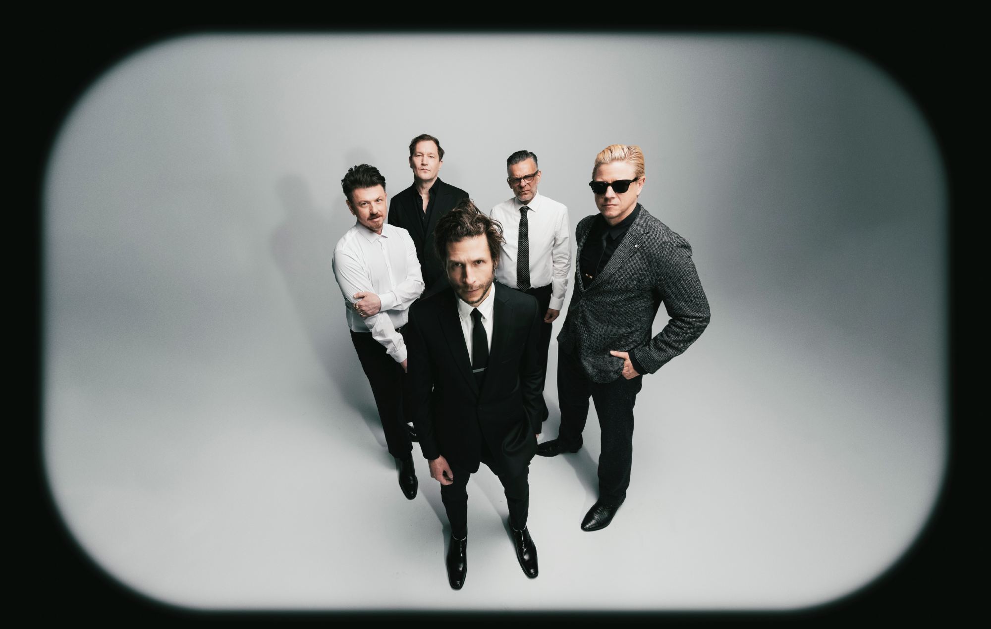 Interpol – Critique de « This Mirror Weighs A Ton » : leur meilleur album depuis « Antics »