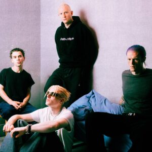 Bleech 9:3 partage le nouveau single « Figure 8 » : « Le produit de pleurer doucement pour que vos colocataires ne vous entendent pas »
