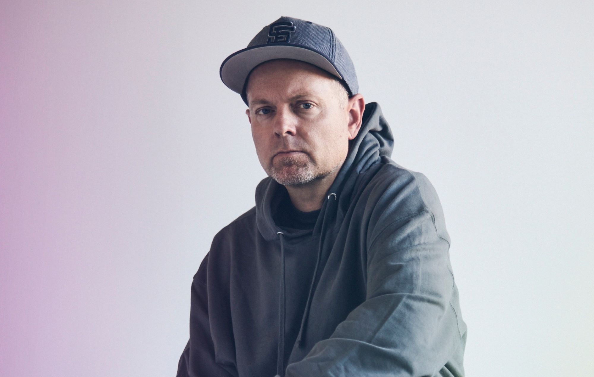 DJ Shadow annonce une réédition et une tournée pour le 30e anniversaire du classique « Endtroducing »