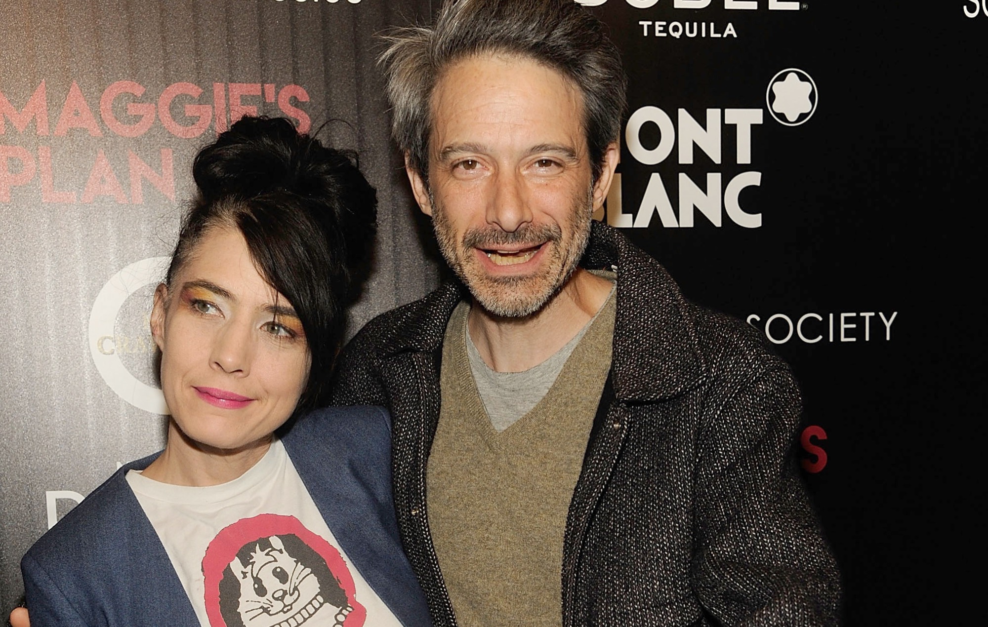 Découvrez la reprise légère de Kathleen Hanna et Ad-Rock de "Let Me Love You" de Justin Bieber pour l'album-bénéfice ICE OUT