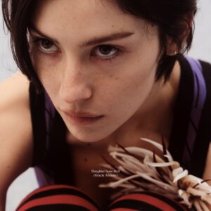 Gracie Abrams – Critique de « Daughter From Hell » : un bilan dramatique avec son jeune moi