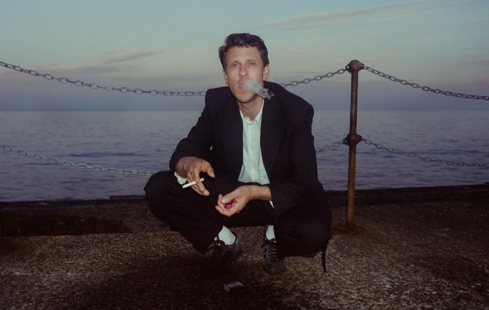 Jamie T annonce le nouvel album « Ghosts (100 Days of Morning) » avec le single anthémique « 3310 »